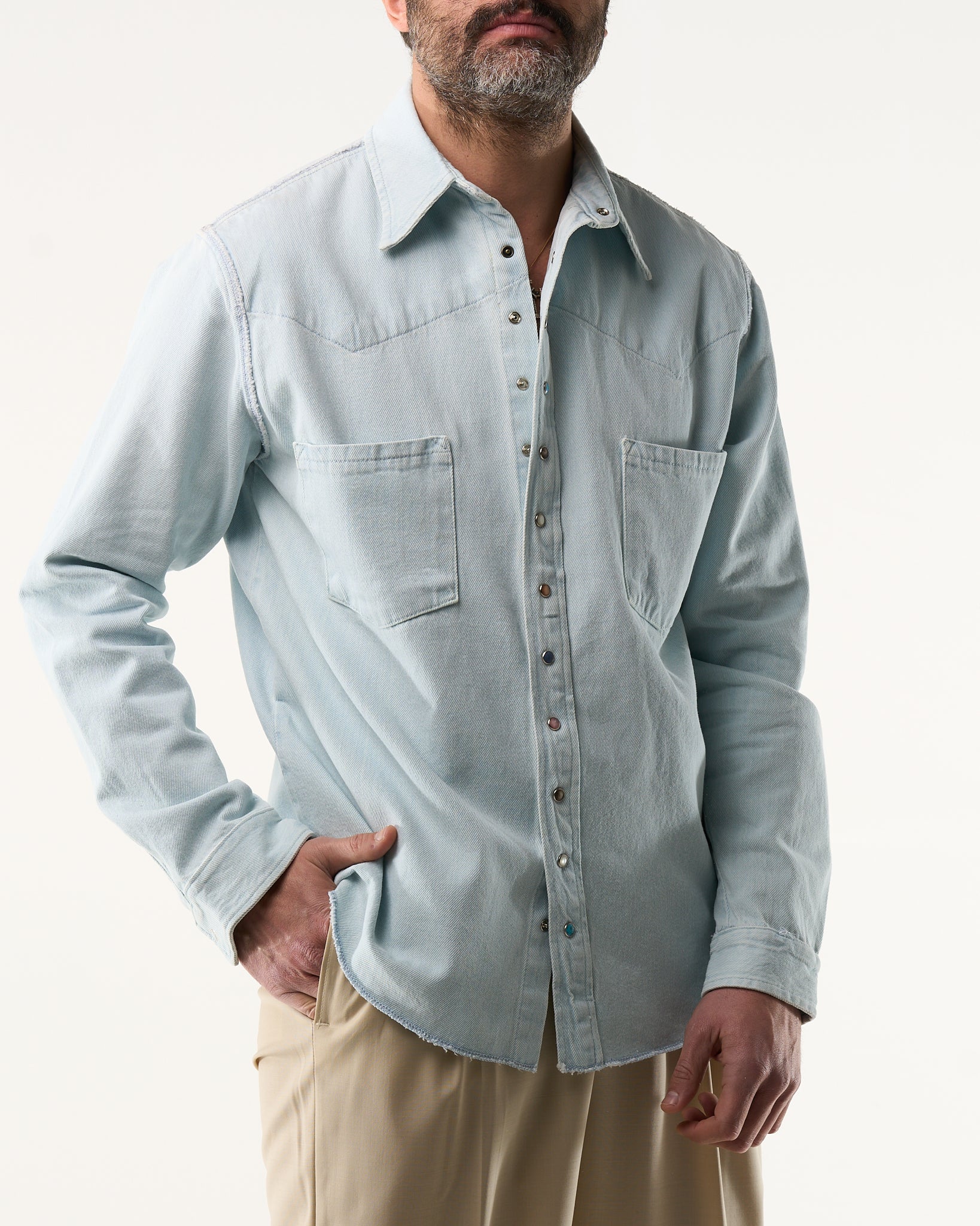 Camisa vaquera oscura estilo texano