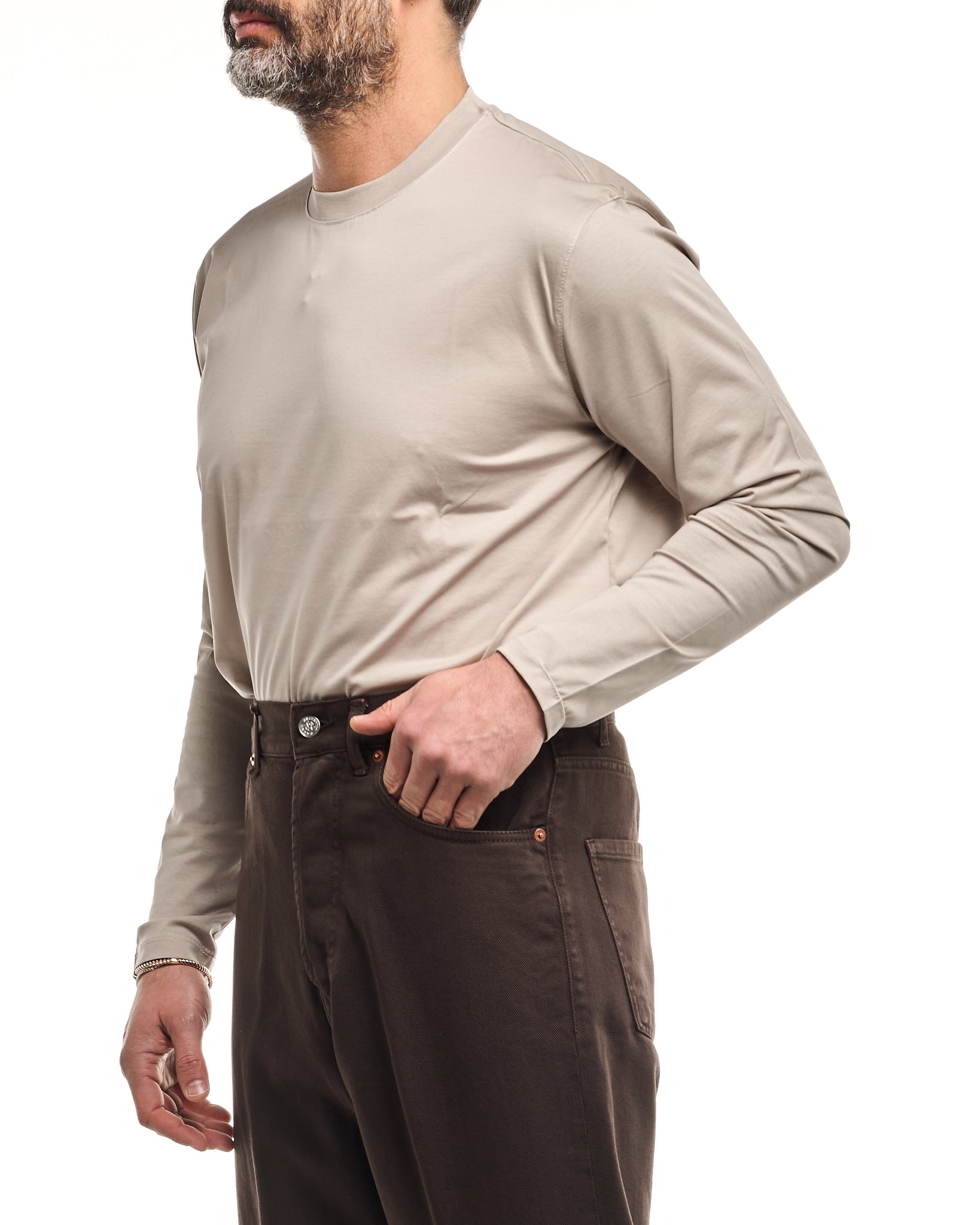 Camisa de manga larga y cuello redondo de estilo clásico en azul con hilo escocés.