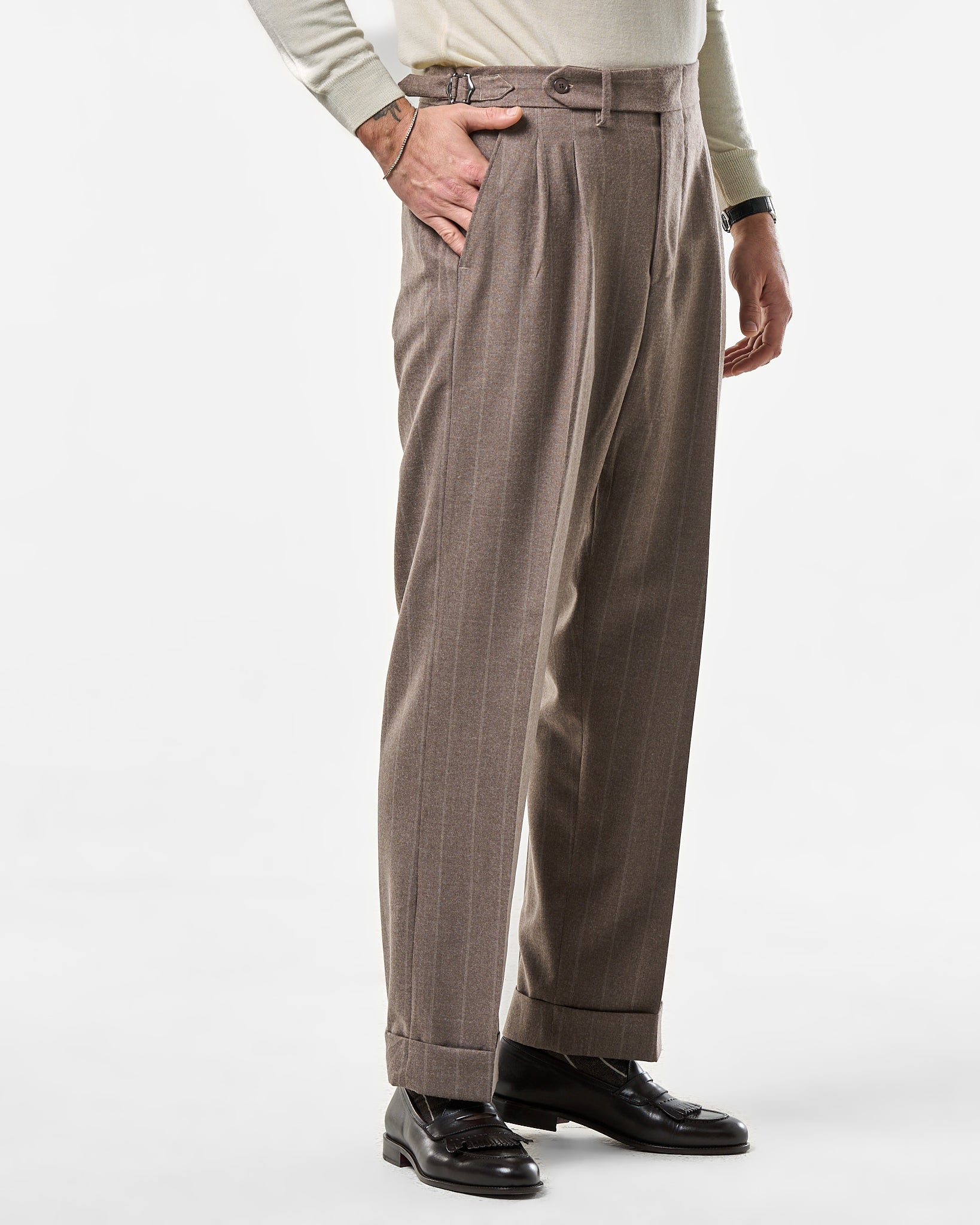 Pantalone Fondo Ampio e Fibbie Laterali in Lana Gessato Moro e Panna Vietri