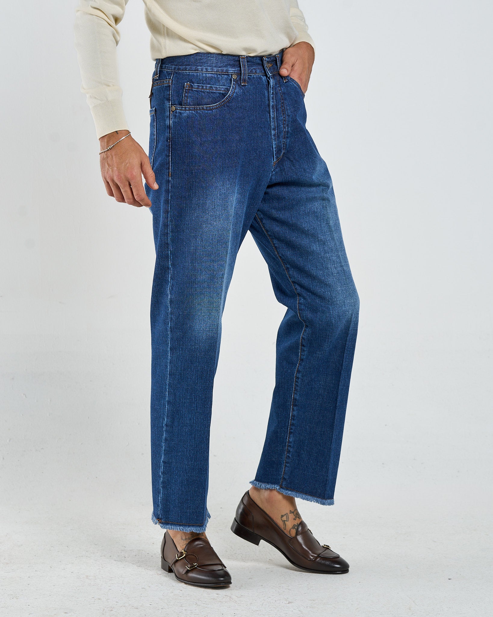 High-Waisted Wide-Bottom Frayed Jeans in Blue Wash