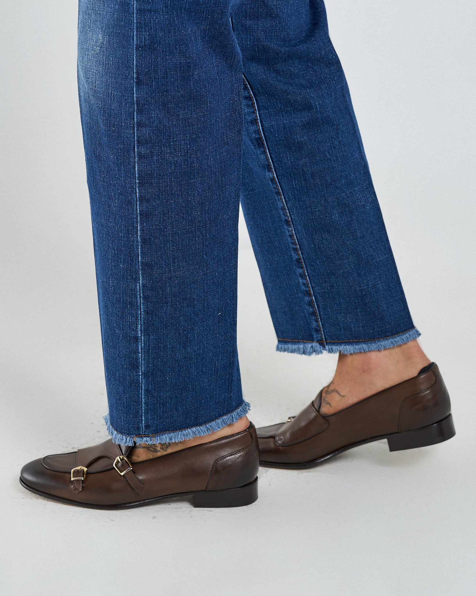 High-Waisted Wide-Bottom Frayed Jeans in Blue Wash