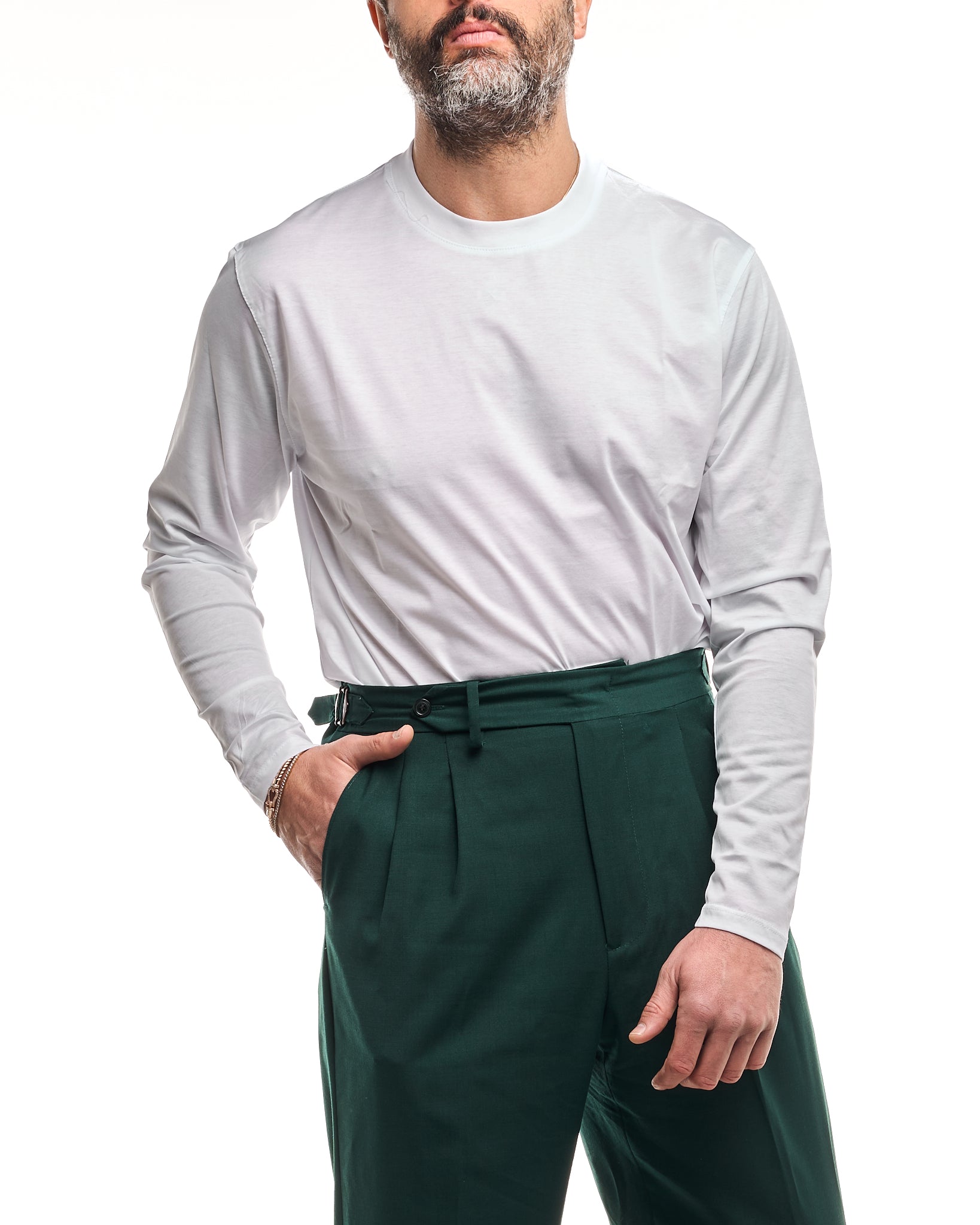 Camisa clásica de manga larga y cuello redondo en blanco con hilo escocés