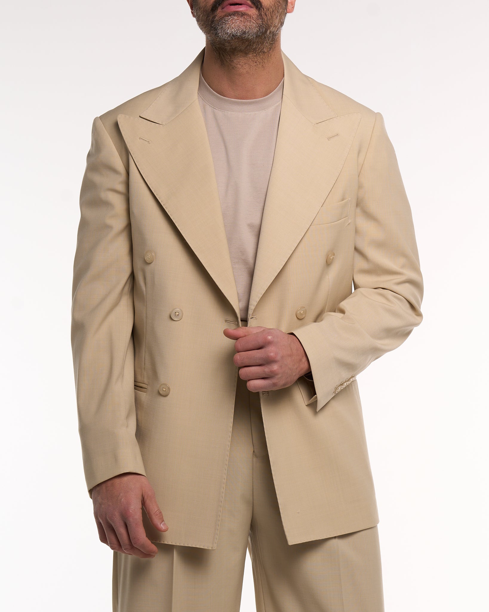 Chaqueta cruzada con cierre central y solapa de pico en color Burdeos Florencia