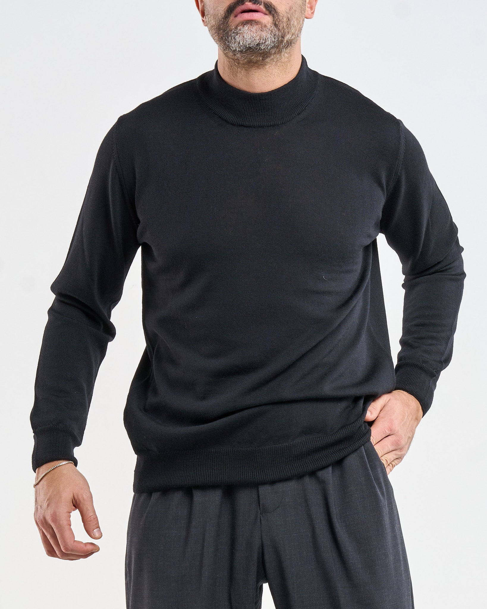 Mezzocollo in 100% Lana Merinos Nero