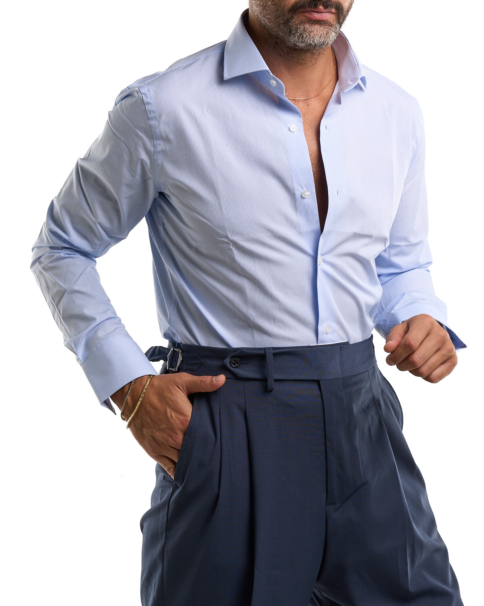 Camisa negra de cuello francés