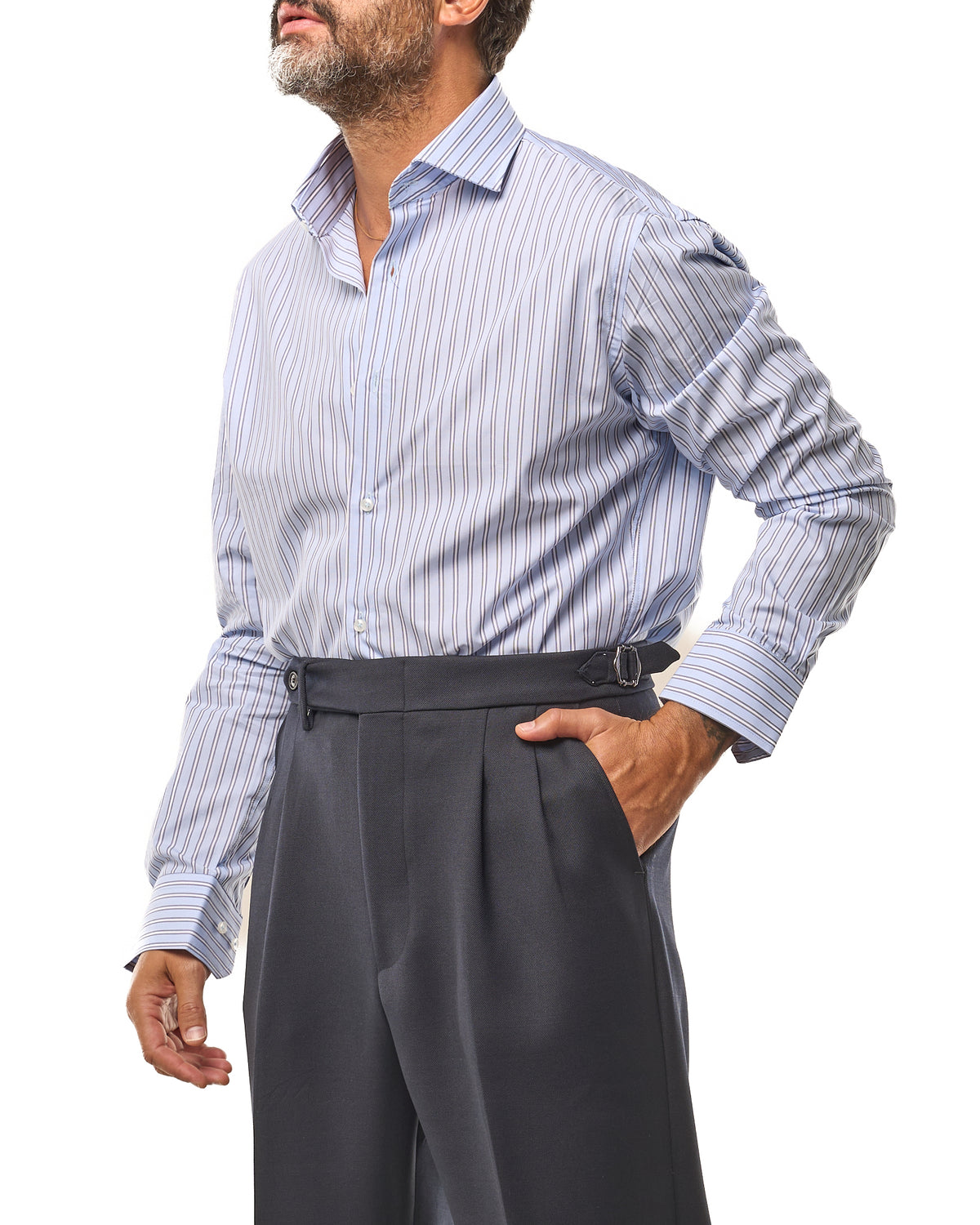 Camisa negra de cuello francés