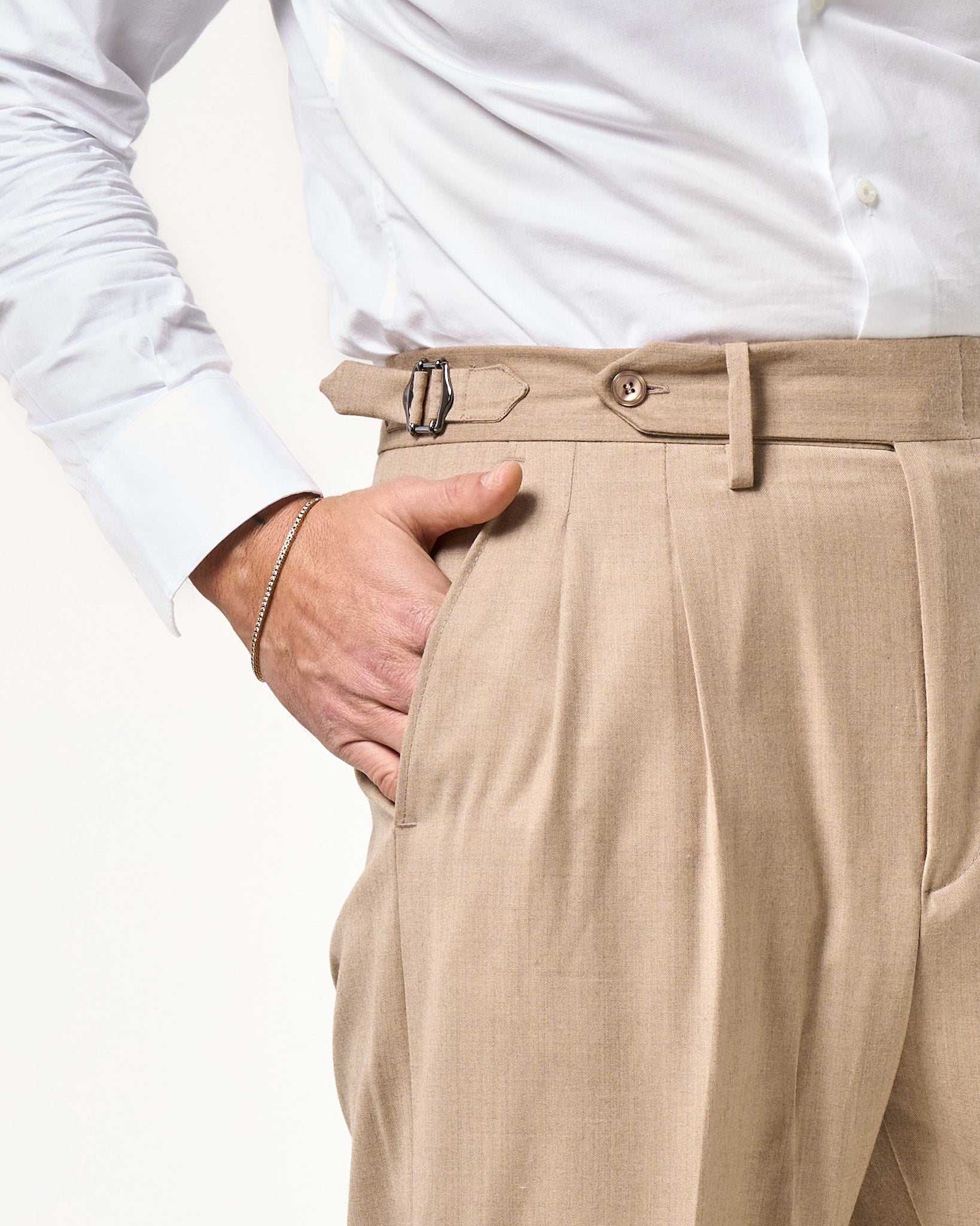 Pantalone Fondo Ampio e Fibbie Laterali in Lana Foulè Beige