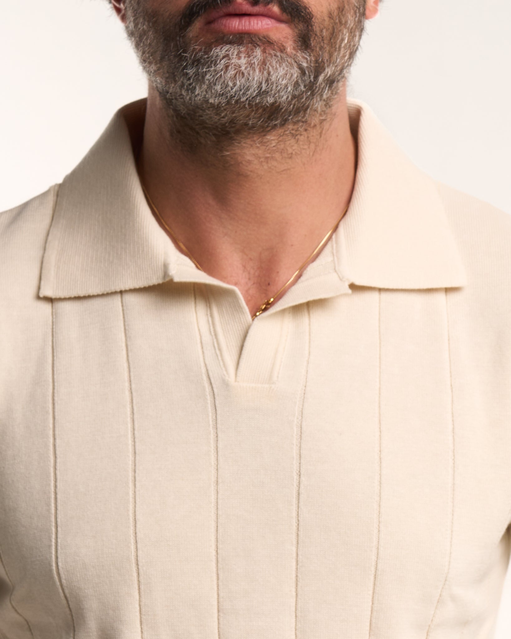Suéter azul de punto Henley