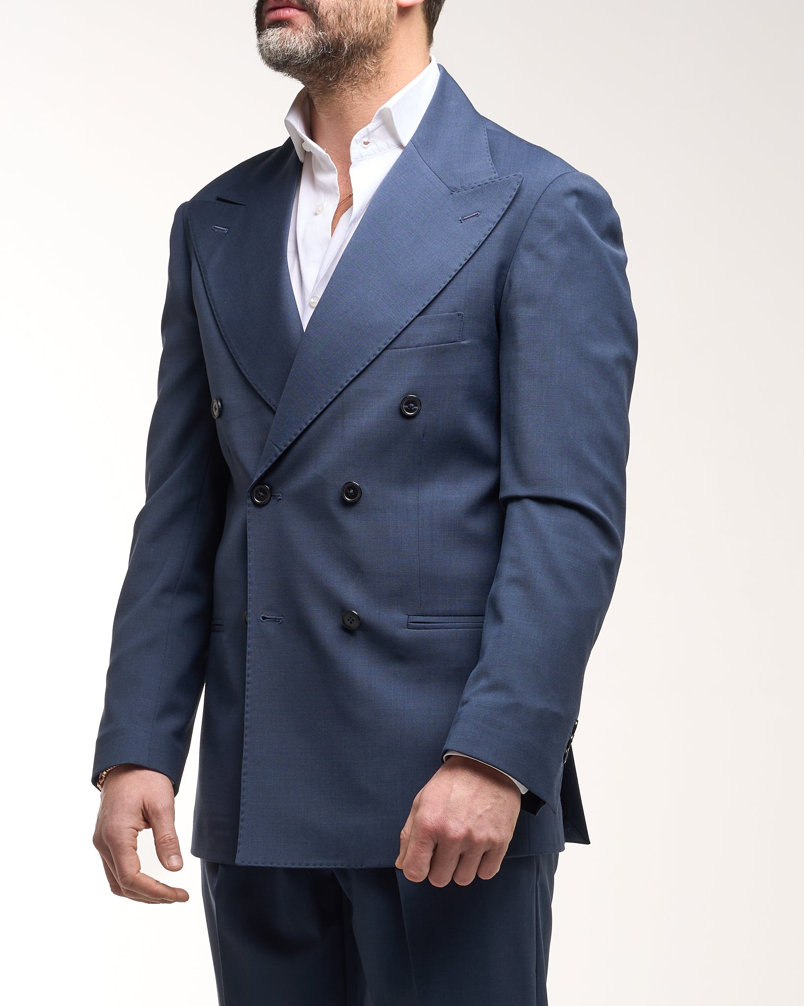 Chaqueta cruzada con cierre central y solapa de pico en color Burdeos Florencia