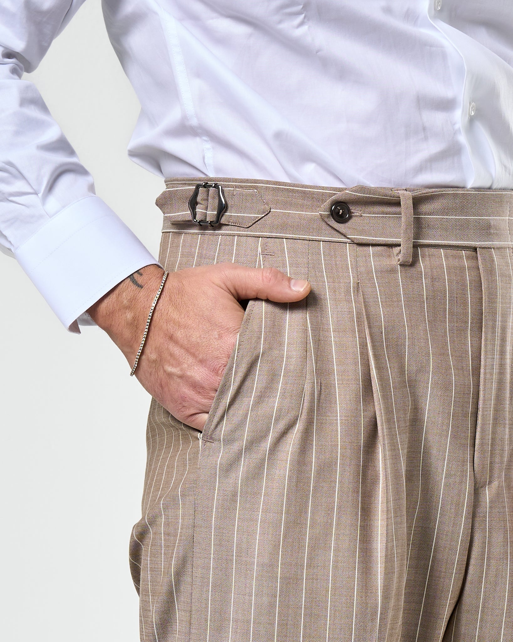 Pantalone Fondo Ampio e Fibbie Laterali Gessato Beige Porto Rotondo