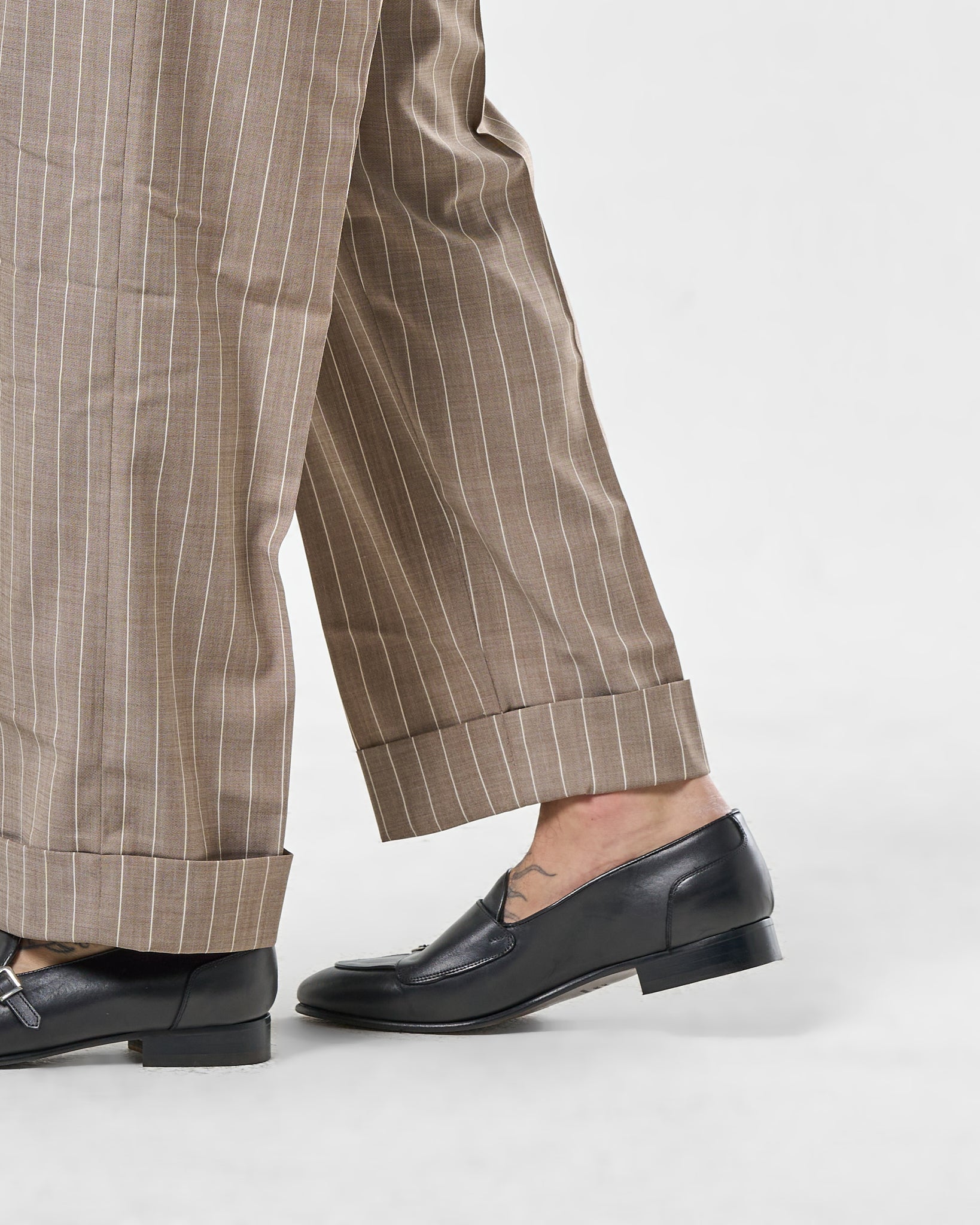 Pantalone Fondo Ampio e Fibbie Laterali Gessato Beige Porto Rotondo